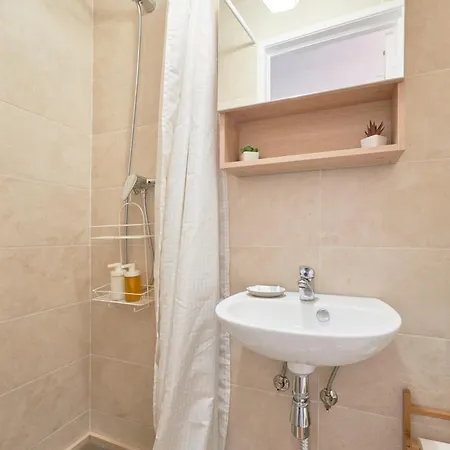 Apartman Central, Comfy And Light-filled Apt, By Timecooler Lisboa