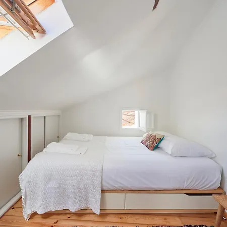 Central, Comfy And Light-filled Apt, By Timecooler * 리스본