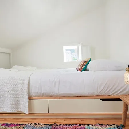 Central, Comfy And Light-filled Apt, By Timecooler Lisbona