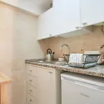 Central, Comfy And Light-filled Apt, By Timecooler *