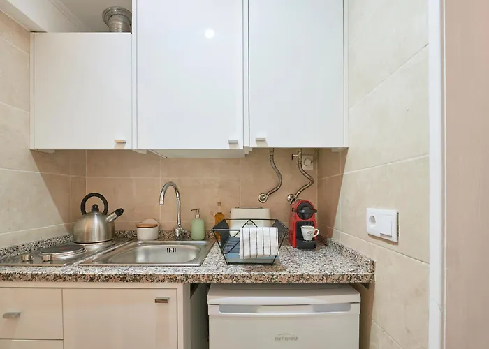 Central, Comfy And Light-filled Apt, By Timecooler Διαμέρισμα