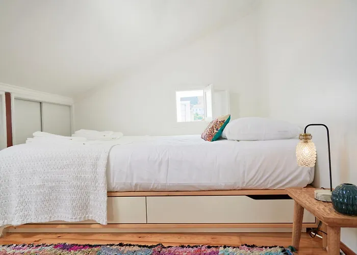 Central, Comfy And Light-filled Apt, By Timecooler Lissabon