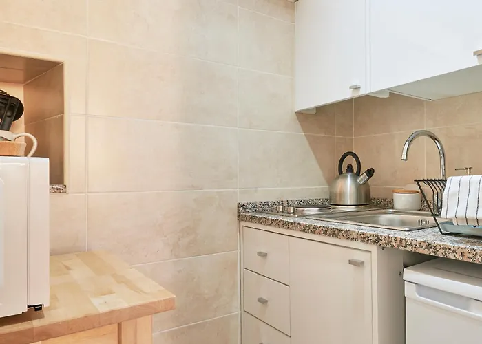 Central, Comfy And Light-filled Apt, By Timecooler Διαμέρισμα