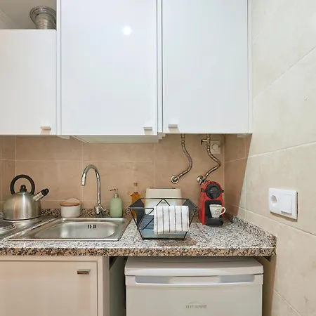 Central, Comfy And Light-filled Apt, By Timecooler דירה