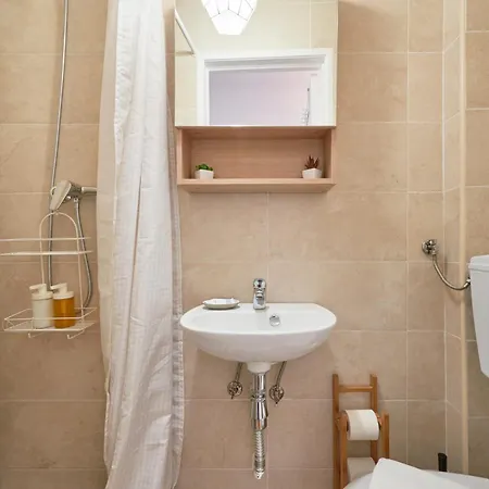 דירה Central, Comfy And Light-filled Apt, By Timecooler