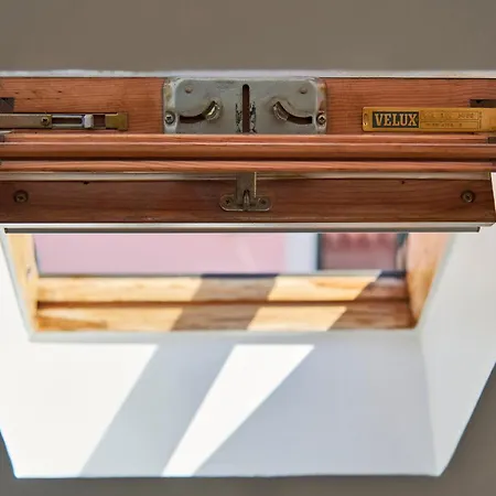 Central, Comfy And Light-filled Apt, By Timecooler דירה *