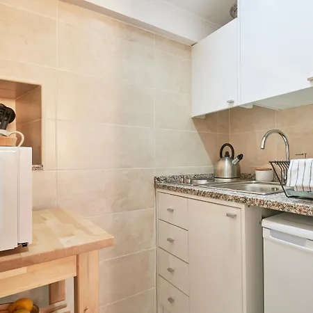 Central, Comfy And Light-filled Apt, By Timecooler דירה